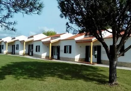 Parque De Campismo Do Serrao - Villas Serrao アルジェズール
